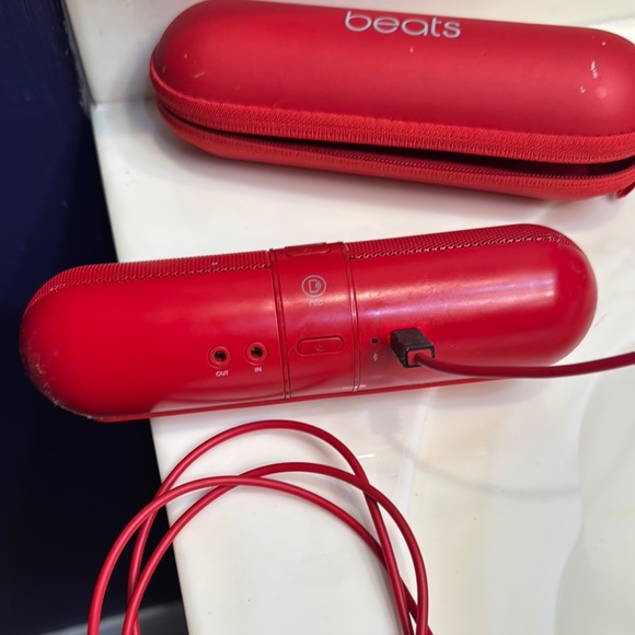BEATS PILL Red Portable Bluetooth Speaker - Picture 2 of 4